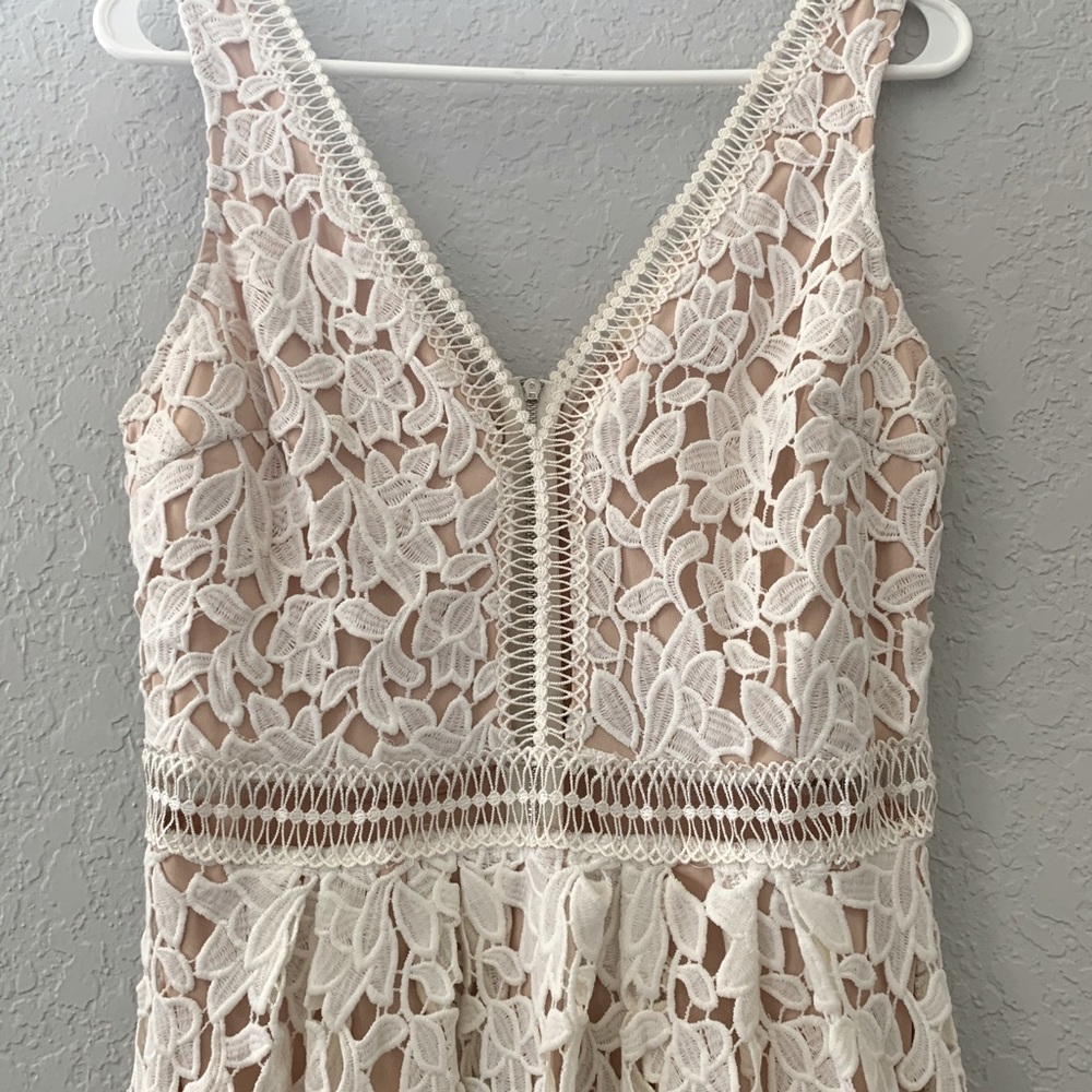 Gorgeous white and beige floral dress!